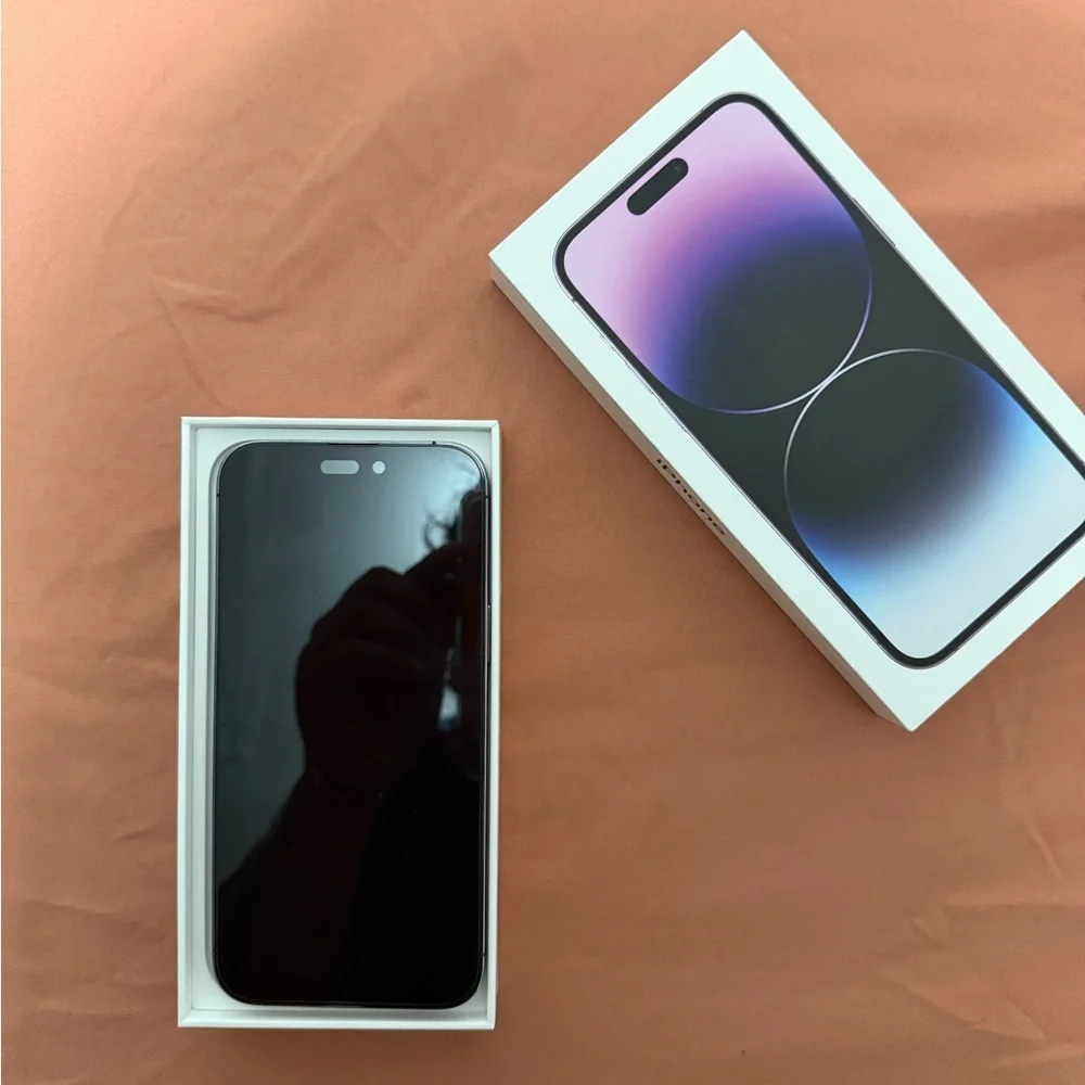 Apple iPhone 14 Pro Max 256GB - Black and Purple Ombre